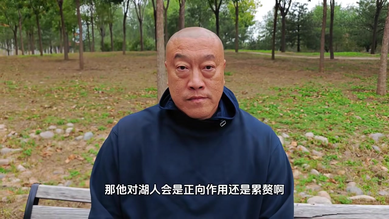 马健：布朗尼常规赛基本上不了场 他的进攻达不到真正后卫的标准