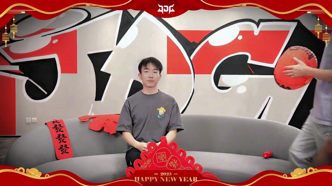 mk体育JDG俱乐部送上新年祝福：金蛇携福至，家和万事兴，财源滚滚来！