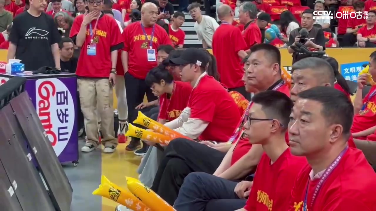 🙏早日回归！赵嘉仁今日来到现场为广厦加油助威